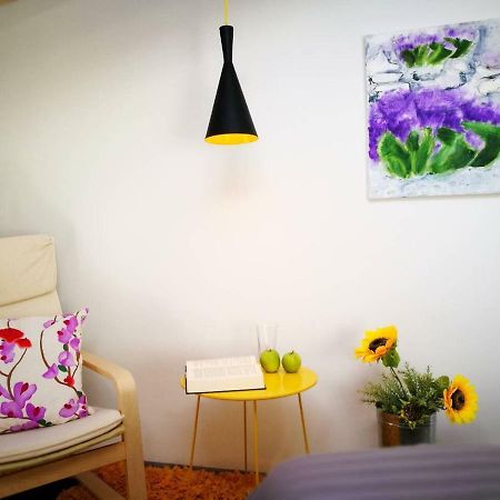 Cres Art Studio Kuning Apartment Exterior photo