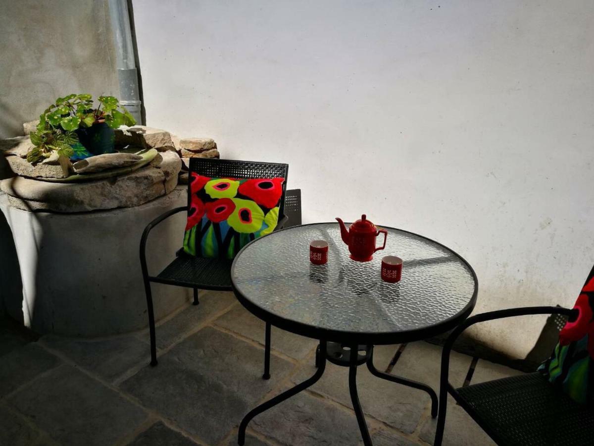 Cres Art Studio Kuning Apartment Exterior photo