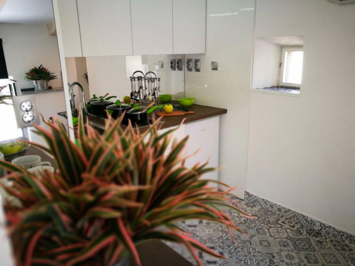 Cres Art Studio Kuning Apartment Exterior photo